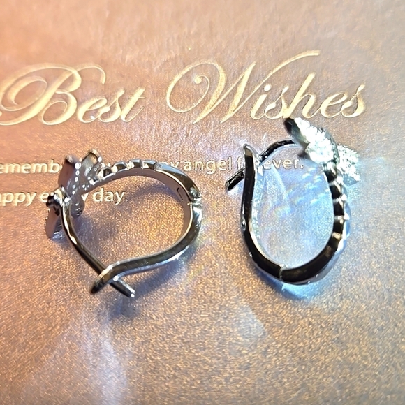 S925 Silver Hypoallergenic Earrings Dragonfly Pattern Shiny Zirconia Inlaid Hoop - Picture 9 of 11